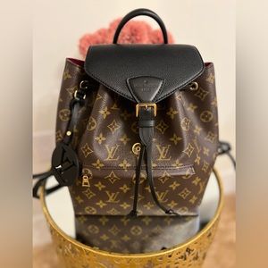 AUTHENTIC LOUIS VIUTTON Montsouris PM comes with authentication box and test bag